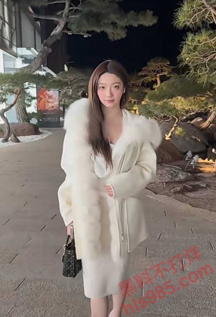 前小米总监【冯德兵】超级海王签了200多份包养协议，玩的顶尖美女被妻子发现，怒爆性爱视频与协议同步！