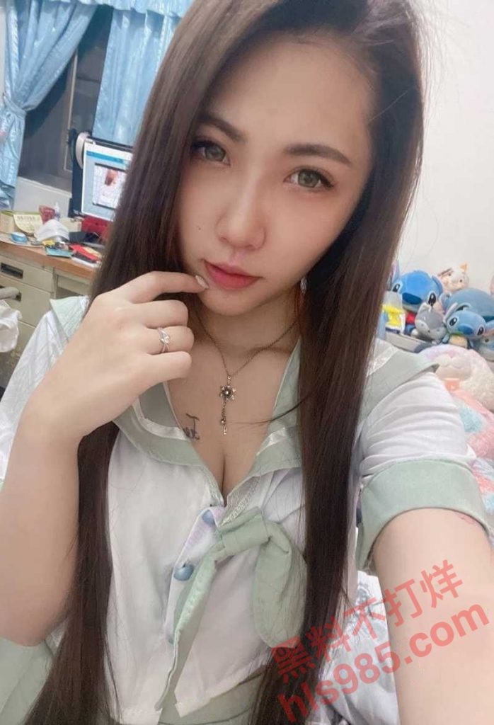 高颜值反差妹网调视频曝光，脱光JK制服露奶抠穴，头套蕾丝内裤骚气放尿，满口淫话邀请主人免费操！
